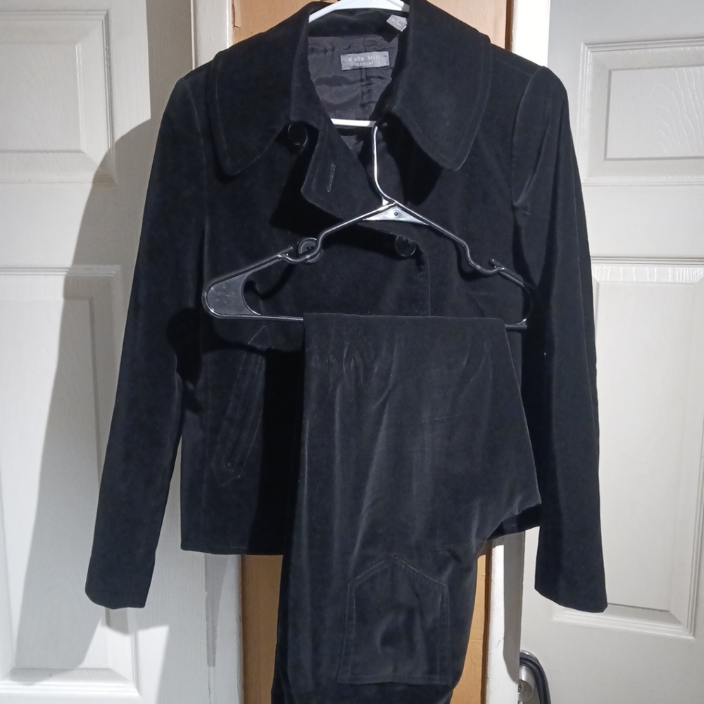 Kate Hill Casual Women's 2pc. Suede Pants Suit. Size 4